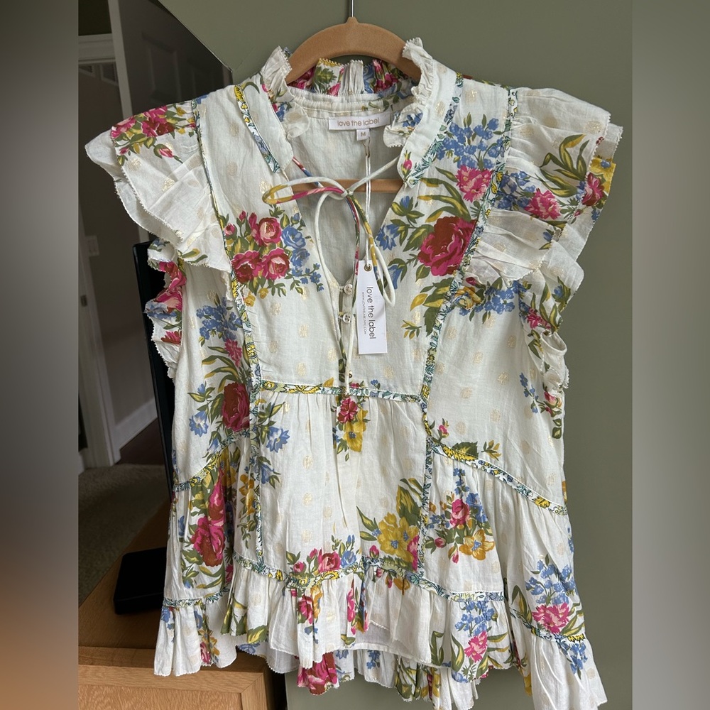 love the label Helena floral ruffle blouse NWT size M